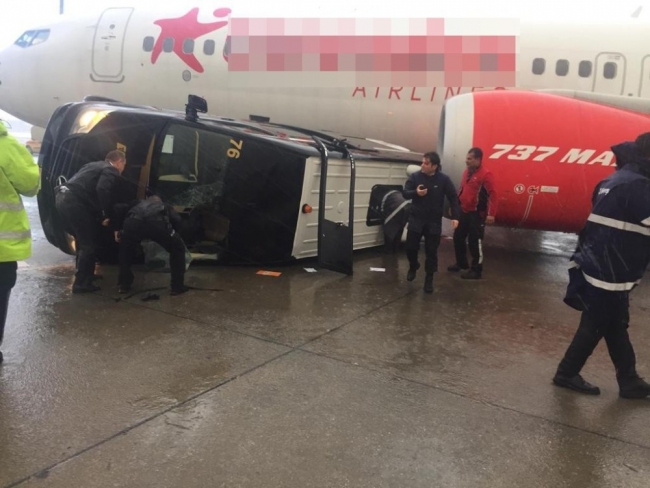 Antalya Havalimanı'nda hortum: 12 yaralı